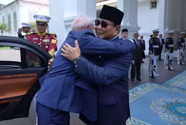 Prabowo Sambut Presiden Brasil di Istana dengan Pelukan Hangat, Bukti Keakraban Kedua Negara