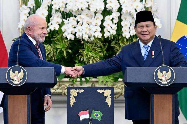 Prabowo Dapat Jersey Nomor 8 dari Presiden Brasil: Ini Nomor Keberuntungan Kita Berdua