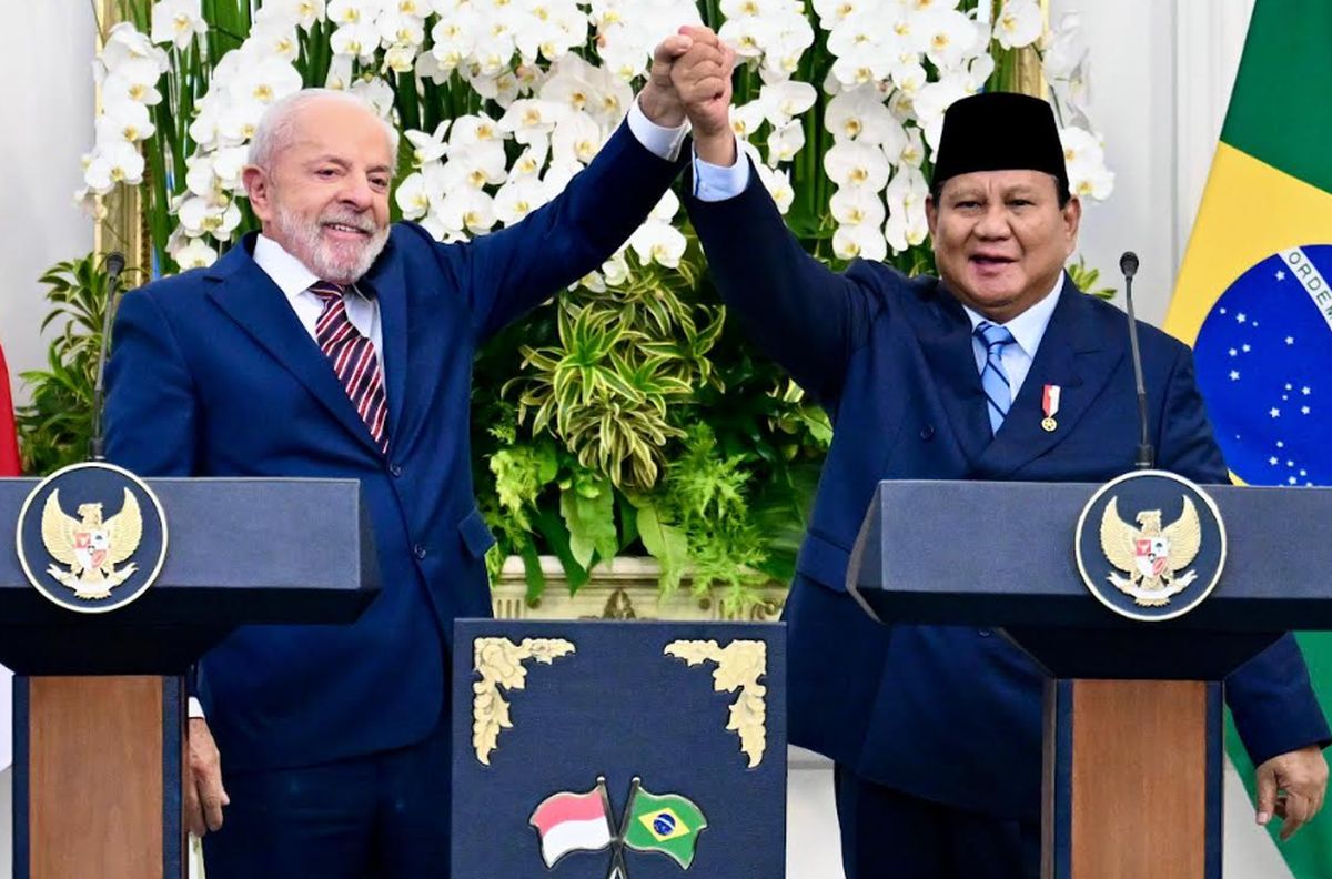 Prabowo Dapat Jersey Istimewa Nomor 8 dari Presiden Lula, Ini Maknanya!