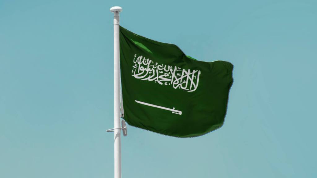 3 Rute Penerbangan Indonesia ke Arab Saudi 2024: Bandara, Maskapai & Tips Booking