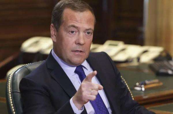 Dmitry Medvedev Ledek Sanksi AS: Ini Tindakan Perang!