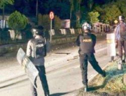 Kerusuhan Sorong Malam Ini: Jalan Ahmad Yani Dibakar, Kantor Polisi Diserang Massa