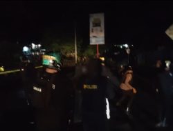 Bentrok Mencekam di Sorong, Polisi Tembak Gas Air Mata Bubarkan Massa Protes Pembakaran Mahkota Cenderawasih