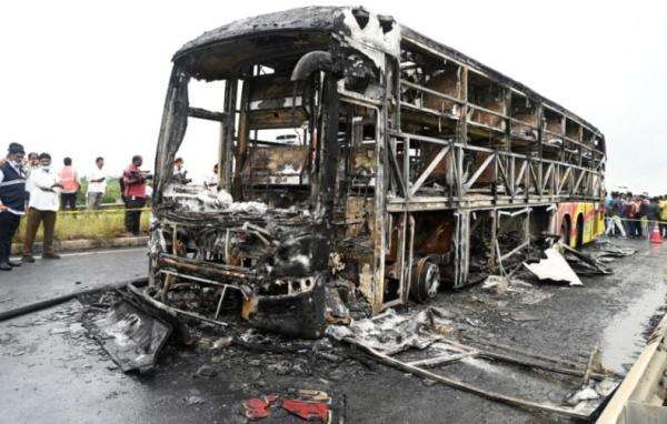 Bus Terbakar di India Tewaskan 25 Orang, Diduga Akibat Tabrakan dengan Motor