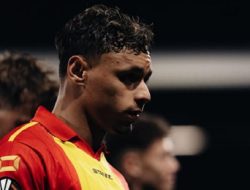 Dean James Jadi Dalang Kekalahan Aston Villa, Harapan Palsu Berujung Drama Penalti Gagal