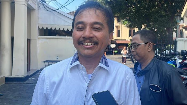 Roy Suryo Klaim Ijazah Jokowi 99,9% Palsu, Beberkan Bukti Tanda Tangan Ditutup KPU