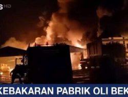 Ledakan Dahsyat Guncang Pabrik Oli Bekas Karawang! 7 Damkar Dikerahkan, Api Masih Berkobar