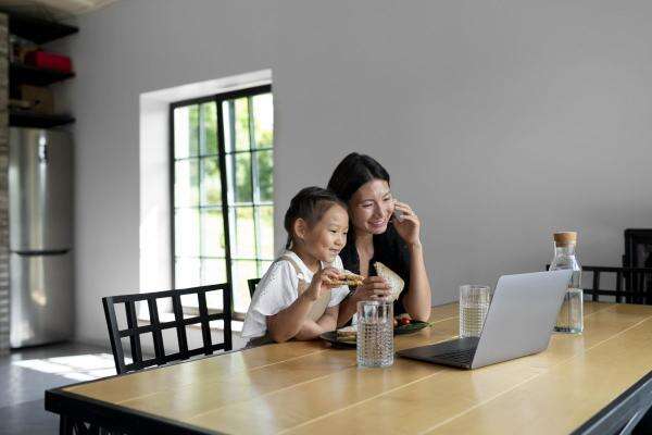 Anak Lebih Dekat dengan Pengasuh? Psikolog Ungkap Penyebab dan Cara Mengatasinya untuk Working Mom