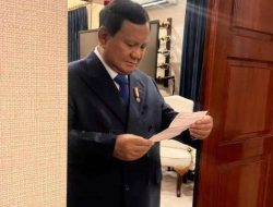 Presiden Prabowo Terharu Baca Surat Siswa SRMP, Isinya: Tunggu Kami Ya Pak