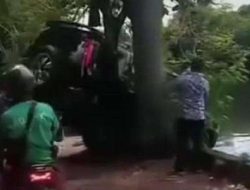 Mobil Ford Tercebur ke Kali Sekretaris Daan Mogot Usai Serempet Toyota Calya: Ini Kronologi Lengkap Polisi