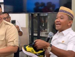 Menteri Bahlil Pamer Sepatu Lokal Rp 250 Ribu, Ini Makna Warna Kuning & Komitmennya!