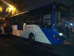 Kemacetan Parah Lumpuhkan 4 Rute Transjakarta, Penumpang Mengeluh!