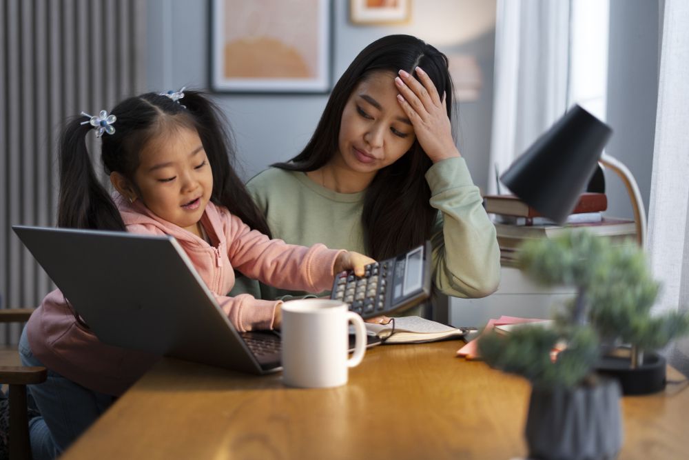 7 Tips Jitu Ibu Bekerja Tetap Dekat dengan Anak (Meski Super Sibuk!)