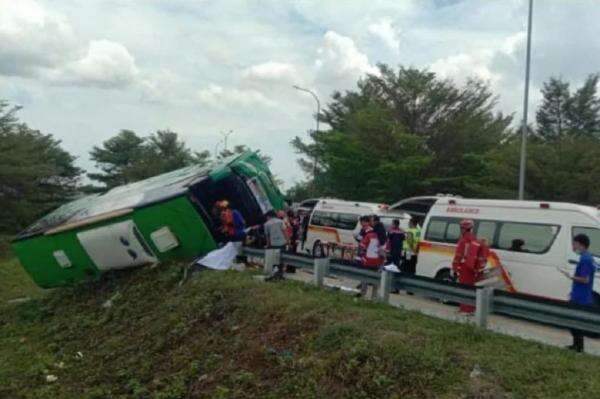 Kecelakaan Maut Bus Wisata Terguling di Tol Pemalang, 3 Tewas dan 18 Luka-luka