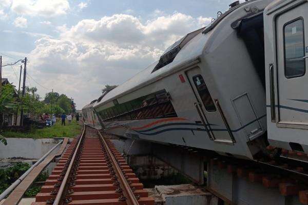 KA Purwojaya Anjlok di Bekasi: Kronologi, Dampak, dan Upaya Normalisasi Terkini