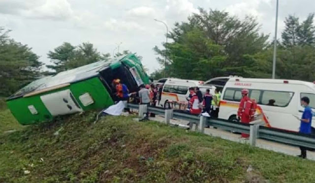 Bus Wisata Terguling di Tol Pemalang, 3 Tewas dan 19 Luka-luka: Kronologi & Penyebab Diduga