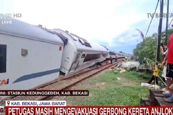 KA Purwojaya Anjlok di Bekasi, 232 Penumpang Selamat! Ini Kronologi Lengkap & Penanganan KAI