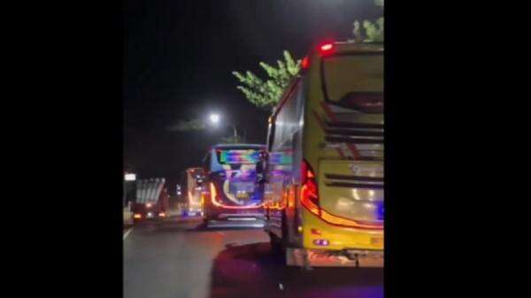Waspada! Aksi Ugal-ugalan Bus Malam di Jalur Pantura Situbondo Bikin Warga Resah