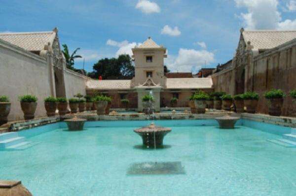 15 Tempat Wisata di Jogja yang Wajib Dikunjungi: Liburan Tak Terlupakan dari Candi Hingga Pantai