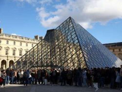 Dua Tersangka Pencurian Perhiasan Rp1,6 Triliun di Louvre Ditangkap Saat Kabur dari Prancis