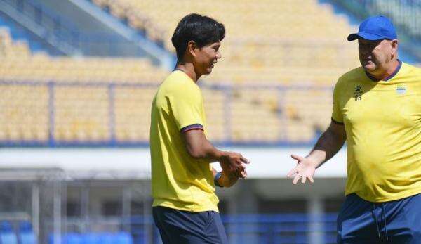 Jupe Resmi Jadi Asisten Pelatih Persib, Bojan Hodak: Dia Legenda Hidup Klub