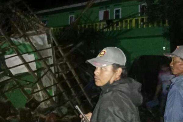 Tragis! Santriwati Tewas Tertimpa Longsor di Ponpes Bandung Barat, Ini Kronologinya