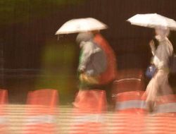 Waspada! 43.8% Indonesia Sudah Masuk Musim Hujan, BMKG Ungkap Puncaknya & Daerah Rawan Banjir