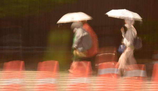 Waspada! 43.8% Indonesia Sudah Masuk Musim Hujan, BMKG Ungkap Puncaknya & Daerah Rawan Banjir