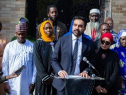 Andrew Cuomo Tertawa Saat Calon Wali Kota Muslim Dituding Sorak-Sorai 9/11