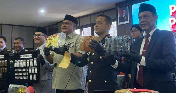 Polres Bogor Bongkar Jaringan Narkoba Lintas Sumatera: 15,5 Kg Ganja Aceh, 2,23 Kg Sabu, dan Senjata Api Disita