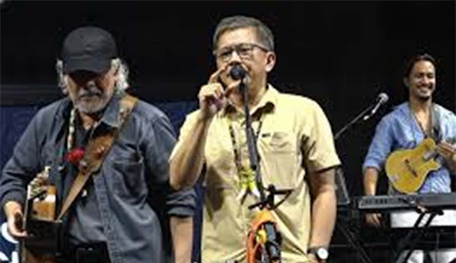 Rocky Gerung Sindir Politik di Konser Iwan Fals: Anak Sekecil Itu Disuruh Jadi Wapres! Viral