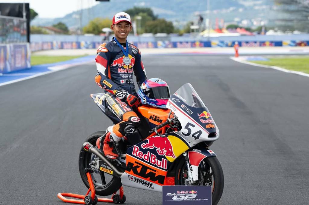 Veda Ega Pratama Resmi ke Moto3 2026: Rivalitas Sengit dengan Pembalap Malaysia Menanti