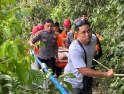 Wisatawan AS Patah Tulang Usai Terpeleset di Tangga Curam Atuh Beach Nusa Penida, Ini Kronologi Evakuasinya
