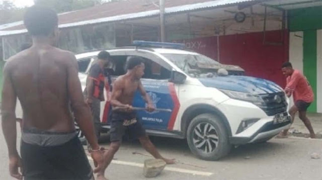 Kronologi Brutal Penyerangan Polres Mamberamo Raya: Dipimpin Tokoh Masyarakat, Polisi Terluka & Mobil Dihancurkan Massa