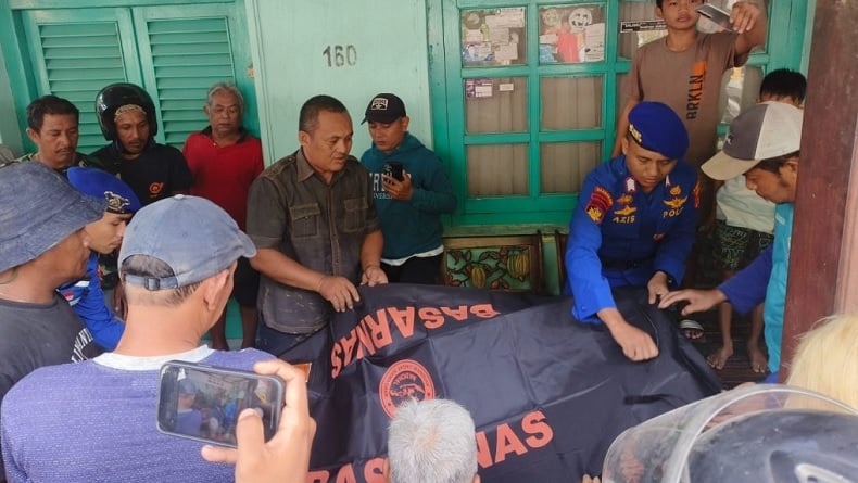 Tragis! Mayat Pria Terapung di Muara Sungai Bone Gorontalo Berhasil Dievakuasi Polairud