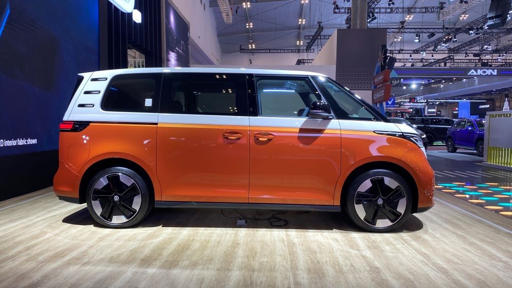Volkswagen ID.Buzz Vs MPV Listrik China: Siapa Unggul di Harga Rp 1,49 M?