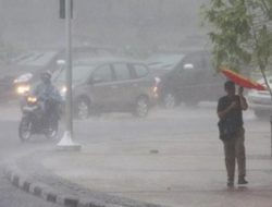 Waspada Banjir! Kementerian ATR & PU Tertibkan Bangunan Liar di Bantaran Sungai