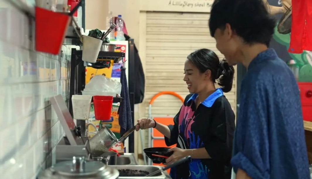 AZBUN: Azia Riza Bikin Heboh dengan Matcha dan Ramen Ala Anak Skena!