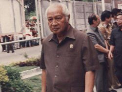 Soeharto Diusulkan Jadi Pahlawan Nasional 2025: Proses & Kriteria Penilaian