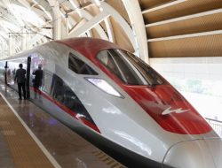 Mahfud MD Pertanyakan Jaminan Indonesia ke China untuk Proyek Kereta Cepat Whoosh: Analisis Kontroversi & Risiko Utang