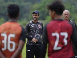 Mauricio Souza Beri Peringatan Keras Jelang Persija Vs PSBS Biak, Wasit!