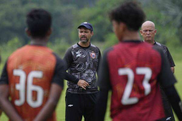 Mauricio Souza Beri Peringatan Keras Jelang Persija Vs PSBS Biak, Wasit!