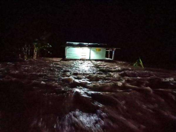 Tanggul Jebol di Pondok Kacang Prima Tangsel, 180 KK Terdampak Banjir