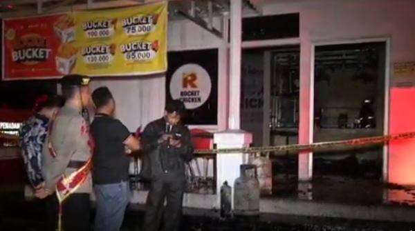 Kebakaran Gerai Ayam Goreng di Salatiga: Diduga Tabung Gas Bocor, Seluruh Penghuni Selamat