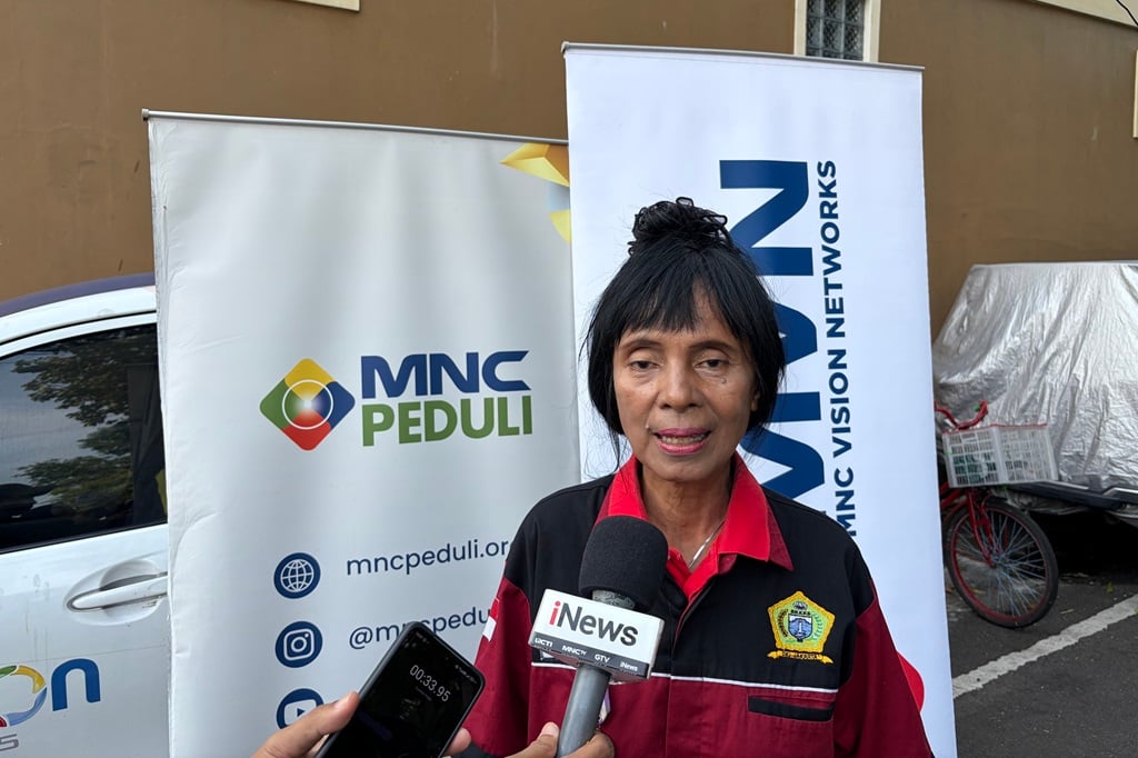 MNC Vision Networks dan MNC Peduli Salurkan Bantuan Sembako untuk 35 Lansia Pemulung di Pasar Senen