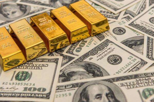 Harga Emas Turun Pekan Ini, Tapi Cetak Kenaikan Bulanan Ketiga: Analisis dan Proyeksi