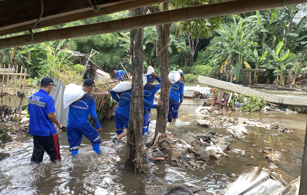 Tanggul Baswedan Jebol: Debit Air Tinggi dan Akses Sempit Hambat Perbaikan