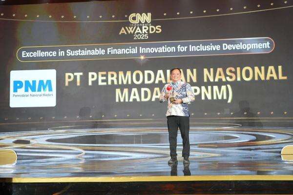 PNM Raih Penghargaan Inovasi Keuangan Berkelanjutan di CNN Indonesia Awards 2025, Bukti Komitmen untuk UMKM dan Perempuan