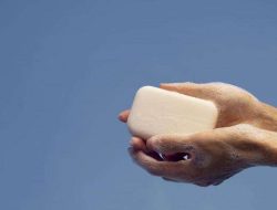 3 Saham Sabun Mandi di BEI 2025: Analisis UNVR, TSPC, TBLA & Kinerja Terkini