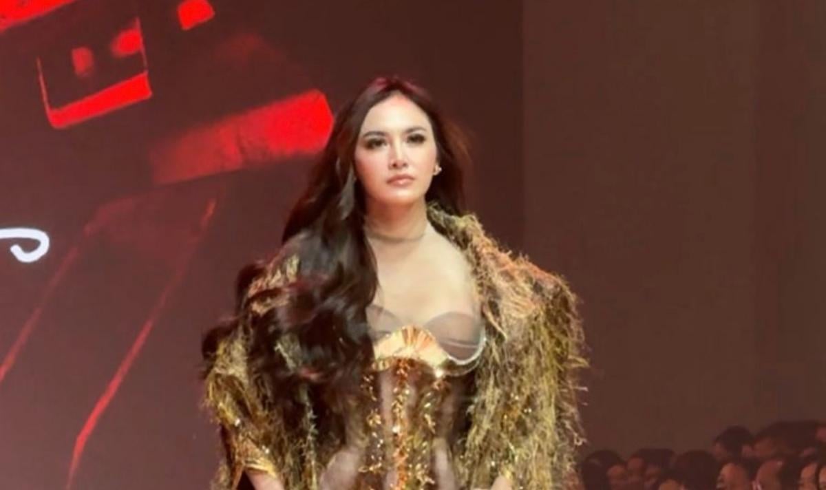 Mahalini Tampil Anggun di Jakarta Fashion Week 2026, Curi Perhatian dengan Gaun Lisa Ju